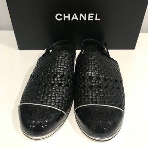 NIB chanel sandals flats black patent shoes 37 7
